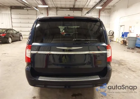 2015 Chrysler Town & Country Touring z USA, uszkodzony, nr VIN 2C4RC1BG7FR629140